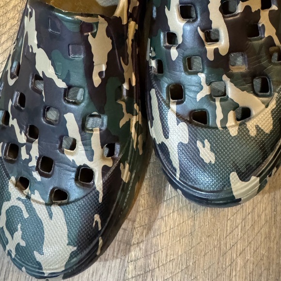 Vans Lightweight Camouflage Slip-On Shoes - Picture 4 of 14